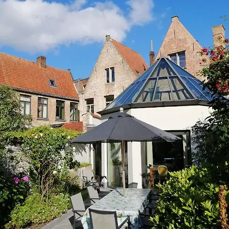 Willaeys Bed and Breakfast Μπριζ